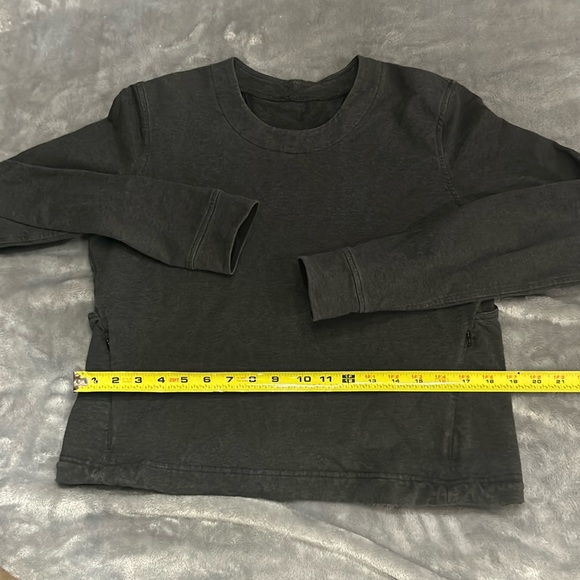 lululemon athletica Tops - Lululemon sweatshirt no tags but think it is size 4